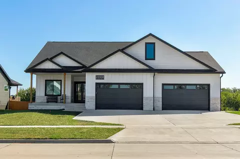 2004 Bluebell Dr, Norwalk, IA 50211