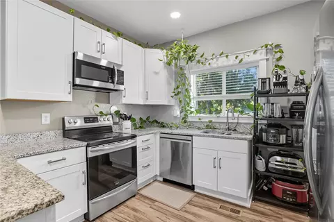 1410 E 23rd St, Des Moines, IA 50317