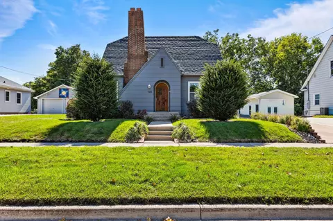 728 E Ave, Nevada, IA 50201