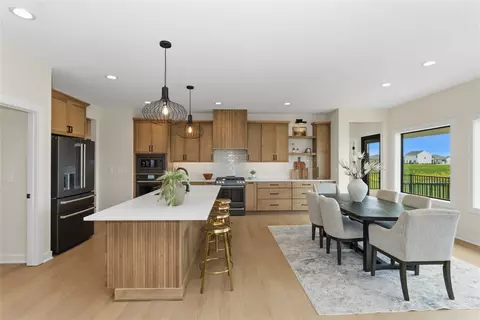 4657 174th St, Urbandale, IA 50323