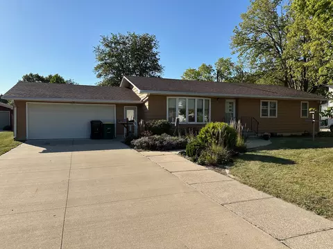 120 S 8th Ave, Winterset, IA 50273