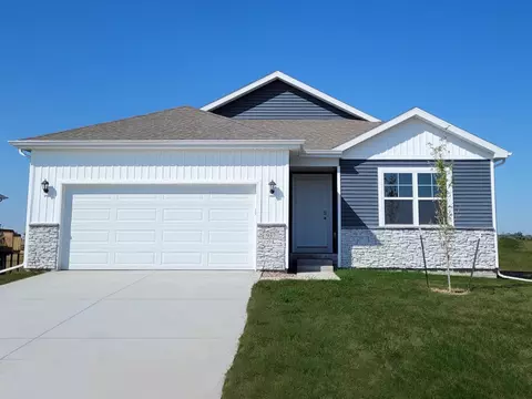 401 Kingfisher Dr, Norwalk, IA 50211