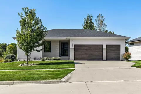 850 84th St, West Des Moines, IA 50266