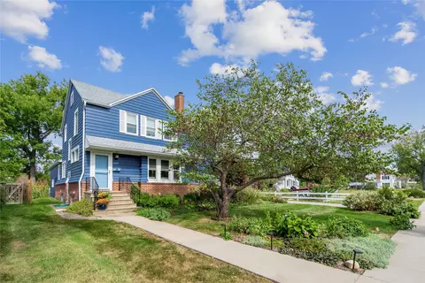 607 10th Ave, Grinnell, IA 50112