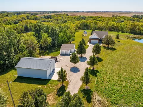 2176 148th St, Winterset, IA 50273
