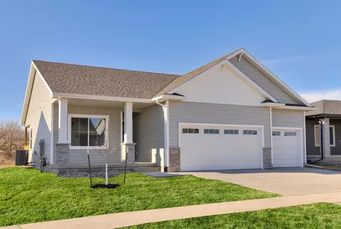 9922 Watermeadow Cir, Johnston, IA 50131