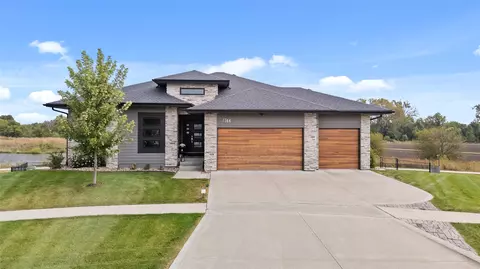 7744 NW 95th Ct, Johnston, IA 50131