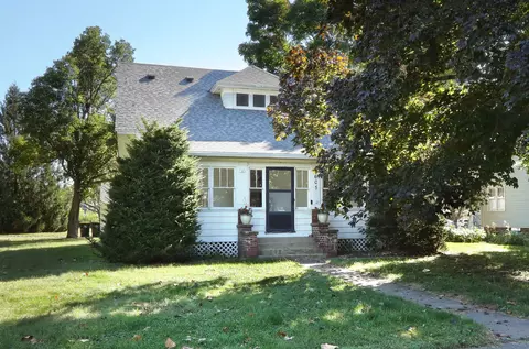 605 6th St, Waukee, IA 50263