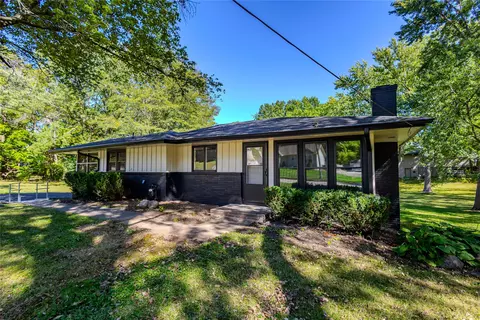 2401 Courtland Dr, Des Moines, IA 50315