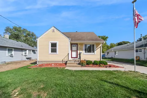 1701 E 24th St, Des Moines, IA 50317