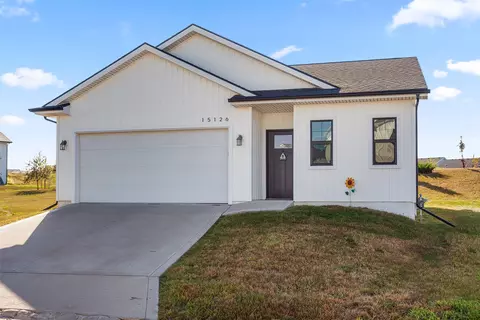 15126 Bellflower Ln, Urbandale, IA 50323