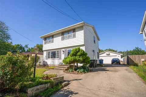 3008 E 32nd St, Des Moines, IA 50317
