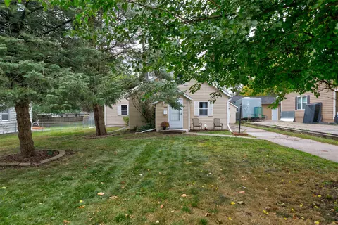 1008 67th St, Windsor Heights, IA 50324