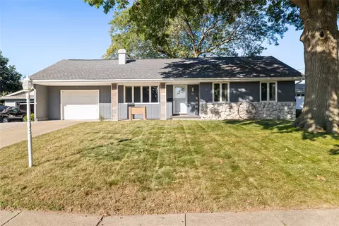 1111 Skylane Dr, Norwalk, IA 50211