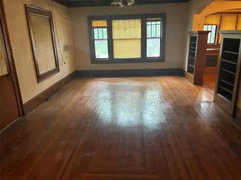 Living - 1204 9th St, Nevada, IA 50201 photo 4 of 4