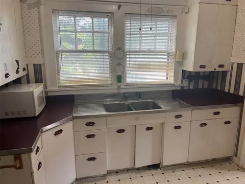 Kitchen - 1204 9th St, Nevada, IA 50201 photo 2 of 3