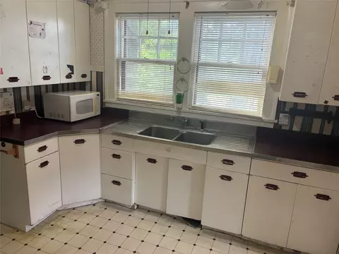 Kitchen - 1204 9th St, Nevada, IA 50201 photo 3 of 3