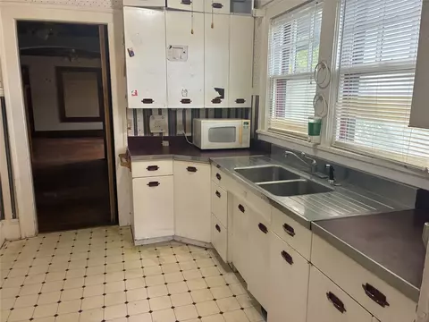 Kitchen - 1204 9th St, Nevada, IA 50201 photo 1 of 3