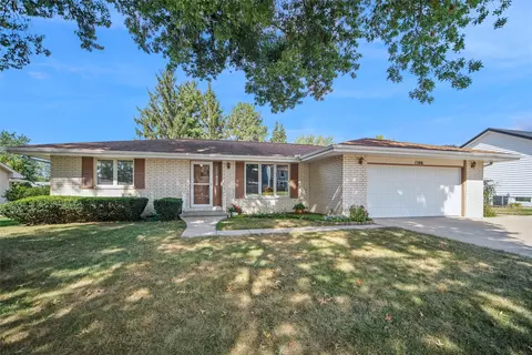 1306 E Girard Ave, Indianola, IA 50125