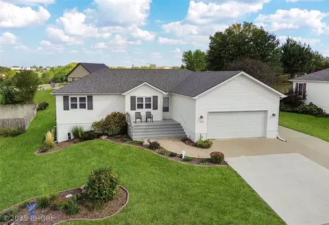 1506 Apple Dr, Indianola, IA 50125