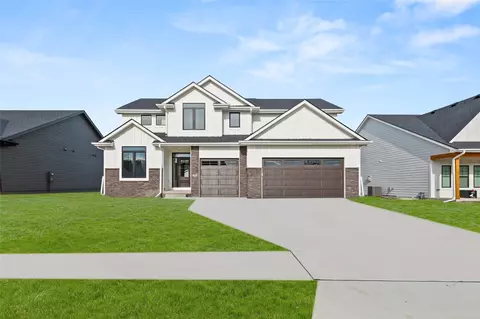 295 NW Red Oak Dr, Waukee, IA 50263