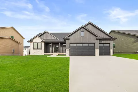 315 NW Red Oak Dr, Waukee, IA 50263