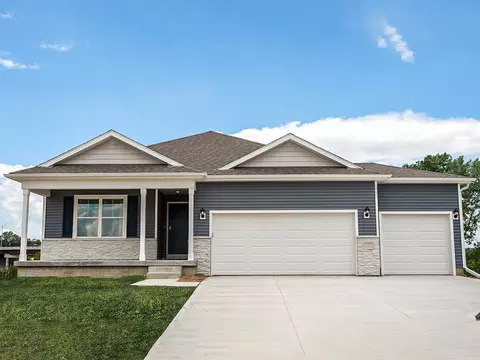 2832 Brook View Dr, Des Moines, IA 50317