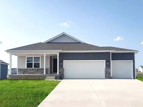 2838 Brook View Dr, Des Moines, IA 50317