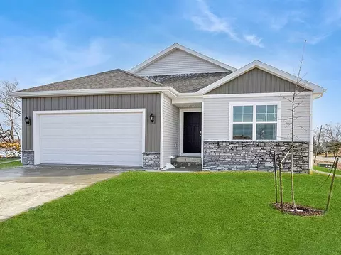 2916 Plum Dr, Norwalk, IA 50211
