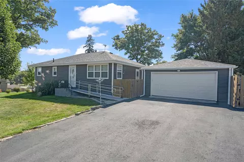 320 Burlington Ave, Martensdale, IA 50160