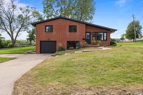 1319 Hyvue St, Adel, IA 50003