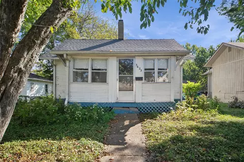 3623 Cambridge St, Des Moines, IA 50313