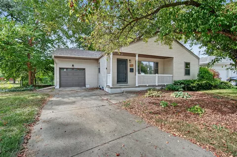 817 Ashmoore Cir, West Des Moines, IA 50265