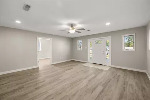 105 S 6th St, Adel, IA 50003