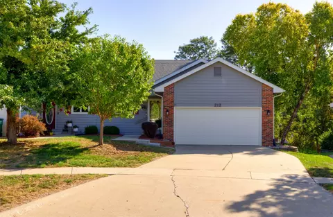 212 S 52nd St, West Des Moines, IA 50265