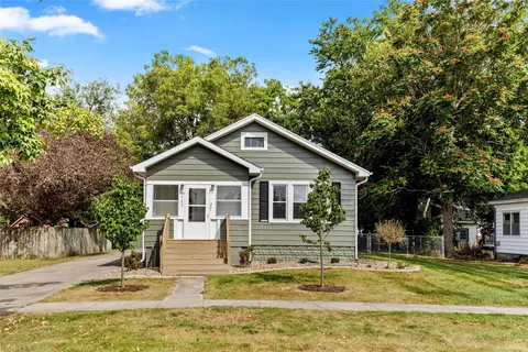 725 Locust St, Waukee, IA 50263
