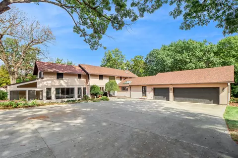 3301 34th St, Des Moines, IA 50310