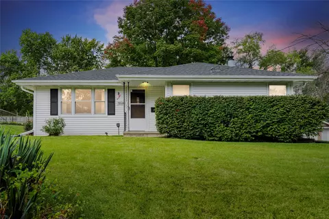 5518 SW 15th St, Des Moines, IA 50315