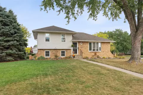 4421 77th St, Urbandale, IA 50322