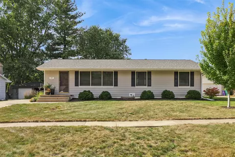 307 N 11th St, Indianola, IA 50125
