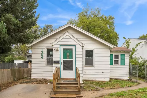1354 E 17th Ct, Des Moines, IA 50316