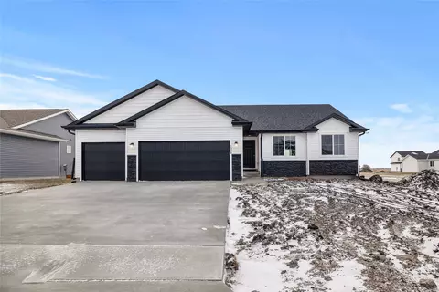 1330 Locust St, Waukee, IA 50263