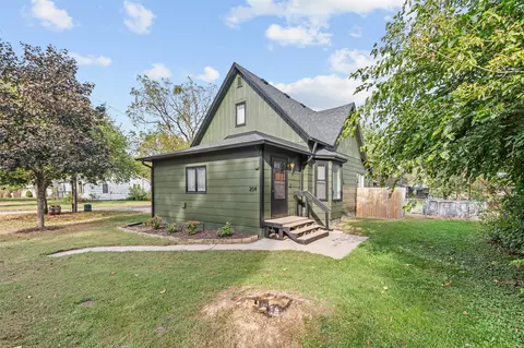204 S River St, Cambridge, IA 50046