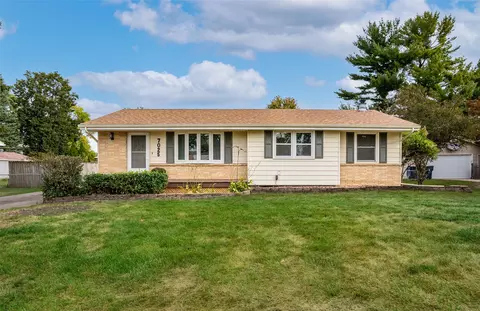 7025 Twana Dr, Urbandale, IA 50322