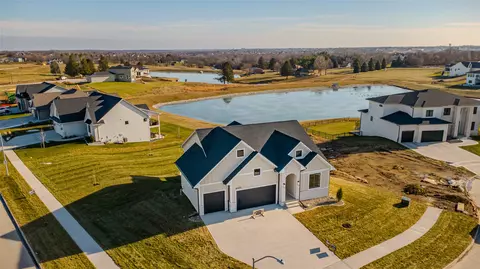 4635 178th St, Urbandale, IA 50323