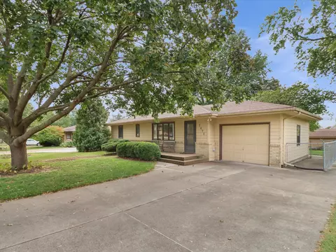 7670 NW 16th St, Ankeny, IA 50023