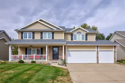 15715 Tanglewood Dr, Urbandale, IA 50323