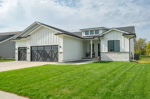 526 Sunset Dr SE, Altoona, IA 50009