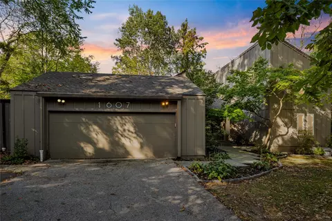 1607 Thornwood Rd, West Des Moines, IA 50265