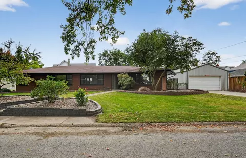 414 W Marion St, Knoxville, IA 50138